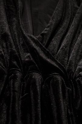 Vestido Designers Society Wrapped Midi Velvet negro mujer